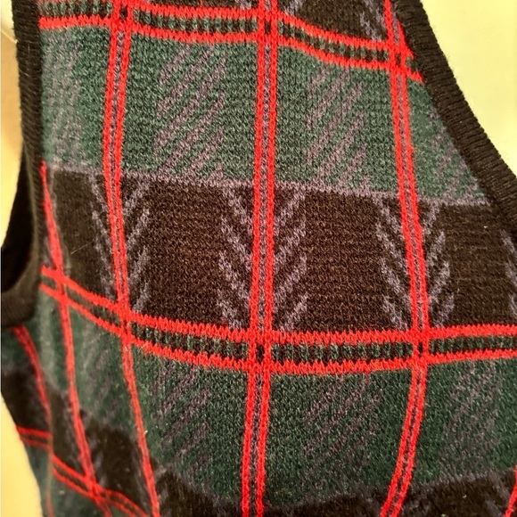 VTG Button Up Plaid Sweater Vest Sz M Gold Buttons Green Red Black Crystal Kobe - Picture 3 of 7